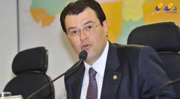 O ministro Eduardo Braga (Minas e Energia) disse nesta quinta-feira (22) que um racionamento de energia elétrica será decretado caso o nível dos reservatórios chegue ao limite chamado de "prudencial", estabelecido em 10%.