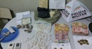 Montes Claros - PM prende suspeitos por tráfico de drogas na Vila Atlântida