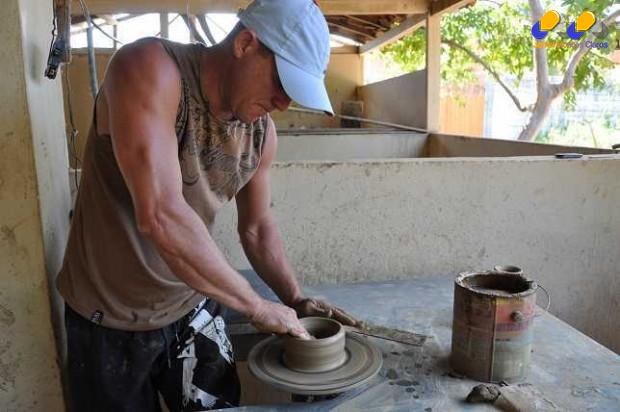 Cursos - Casa do Artesão de Montes Claros está com inscrições abertas para cursos de modelagem em cerâmica e de confecção de rabeca