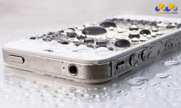 Celular molhado ainda pode ser recuperado com algumas técnicas