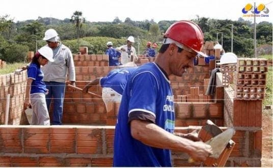 A Construção Civil, outro setor tradicional da economia montes-clarense, empregou 5.337, mas acabou o ano com saldo negativo de 137 vagas.