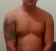 O traficante Hugo Ferreira Rafael, vulgo PitBull, de 24 anos, natural de Montes Claros foi preso na porta da casa da sua mãe, no Bairro Maria Cândida.