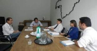 O gerente regional do Banco do Brasil, Fabrício Silva Leite, informou que a instituição bancária tem a disposição das prefeituras linhas de crédito para aquisição de maquinários e outros serviços relacionados a agricultura familiar. O gerente regional do Banco do Brasil, Fabrício Silva Leite, informou que a instituição bancária tem a disposição das prefeituras linhas de crédito para aquisição de maquinários e outros serviços relacionados a agricultura familiar.