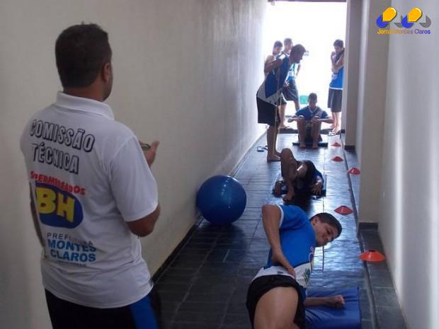 Futebol - Após mais uma partida, jogadores do Montes Claros F.C. fazem trabalho de recuperação