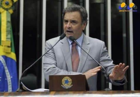 Falar em impeachment não é crime, diz Aécio Neves