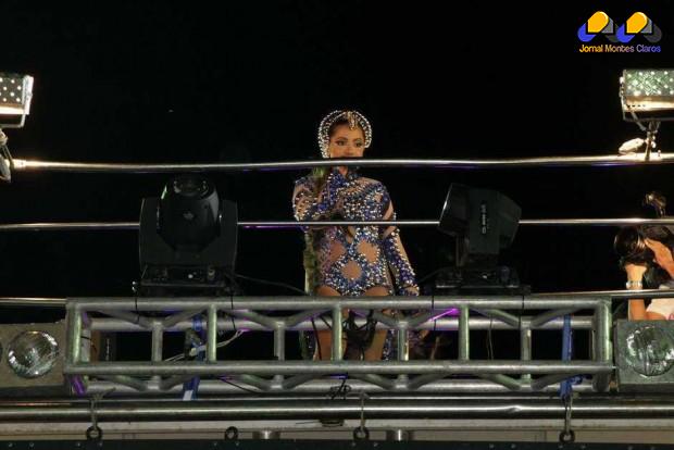 anittacantatrio (Jornal Montes Claros)