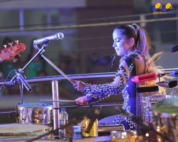 Anitta cantou seus maiores sucessos e ainda arriscou tocar bateria Foto: Denilson Santos e Rodrigo dos Anjos / AgNews
