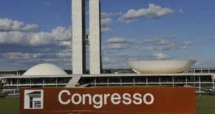 Após 11 dias de folga, congressistas devem voltar ao trApós 11 dias de folga, congressistas devem voltar ao trabalho nesta terça