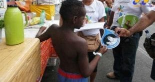 "Não desvie o olhar. Fique atento. Denuncie. Proteja nossas crianças e adolescentes da violência" é o tema deste ano