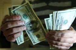 Dólar sobe 0,46% e fecha no maior valor em mais de dez anos