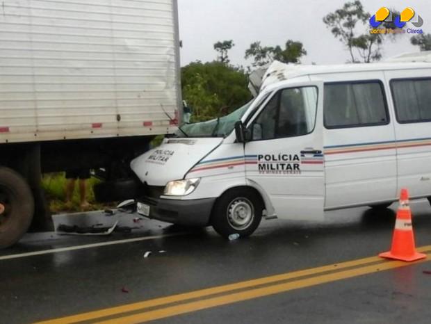 MG - Acidente com van da PM deixa um militar morto e varios feridos