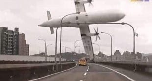 Ásia - Piloto taiwanês morreu tentando controlar a aeronave