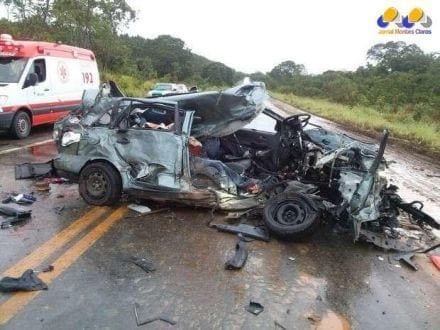 Batida aconteceu na MGT-496, que liga Corinto a Pirapora. Entre as vítimas, há uma criança e um adolescente. Foto: PMMG