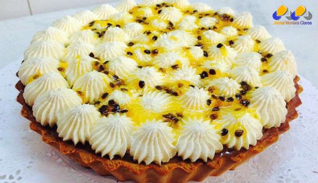 Gastronomia - Receita de torta de chocolate com chantilly de maracujá
