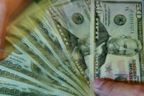 Dólar fecha no maior valor em 12 anos