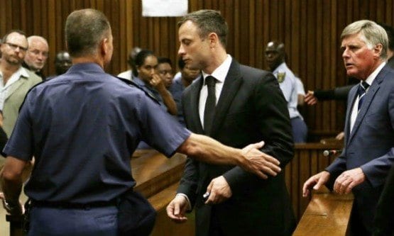Pistorius foi condenado a cinco anos de prisão por homicídio culposo por ter assassinado a namorada em 2013