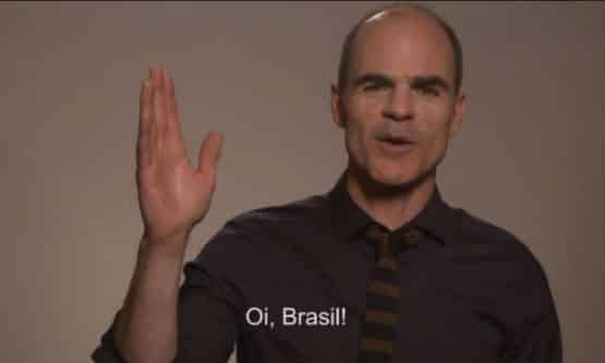 Michael Kelly, que interpreta Doug Stamper, foi o responsável pelo recado para os fãs reclamões Foto: Reprodução / Facebook