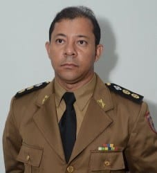Ederson da Cruz Pereira - Ten Cel  da Polícia Militar de Minas Gerais, Sociólogo, Pós Graduado em Criminologia, Pós Graduado em Segurança Pública, Pós Graduado em Gestão Estratégica de Segurança Pública e Mestre em Desenvolvimento Social.