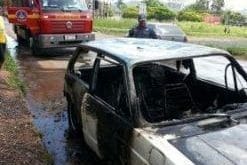 Montes Claros - Incêndio em veículo mobiliza o Corpo de Bombeiros