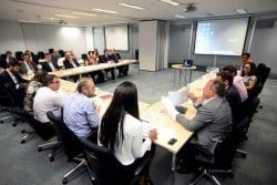 A força-tarefa instituída pelo governador Fernando Pimentel para debater a falta de água em Minas Gerais definiu, durante reunião realizada nessa segunda-feira (2/3), novas ações para o semiárido mineiro. 