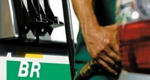 Petrobras vende gasolina mais barata em países vizinhos