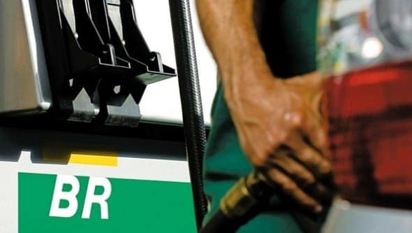 Petrobras vende gasolina mais barata em países vizinhos