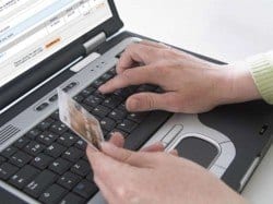 O percentual de consumidores que jamais fizeram compras pela internet atinge 65% entre jovens de 16 a 24 anos Foto: Agencias
