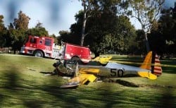 Avião após acidente no Penmar Golf Course, em Venice, na Califórnia Foto: Lucy Nicholson / Reuters