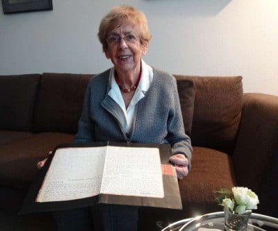 Jacque van Maarsen mostra as cartas entregues pelo pai, Otto Frank: melhor amiga cumpriu a sua promessa Foto: Giuliander Carpes