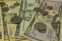 Dólar comercial fecha com maior alta desde 2004