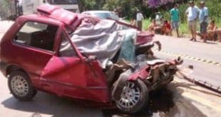 MG - Homem de 34 anos morre em batida frontal entre carro e carreta