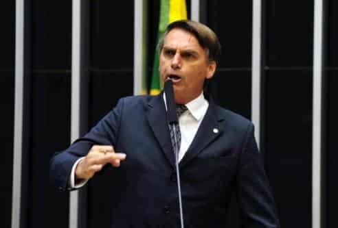 Deputado Jair Bolsonaro apresenta à Câmara pedido de impeachment de Dilma
