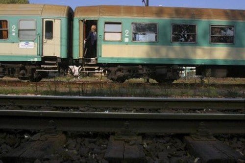Ao pegar o trem em Moscou para Nice, o sexagenário francês, cuja identidade não foi revelada, não sabia que sua esposa tinha o direito de entrar com ele no espaço Schengen.