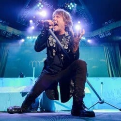 Bruce Dickinson, que descobriu a doença no fim do ano passado, já passou por sessões de quimioterapia e agora espera estar recuperado até maio Foto: Instagram @ironmaiden.official / Reprodução