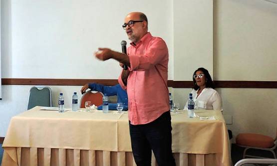 Gúbio Soares realizou a descoberta esta semana ao lado da pesquisadora Silvia Sardi Foto: Conselho Regional de Farmácia da Bahia
