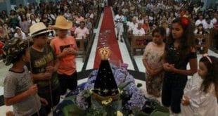 Montes Claros - Nossa senhora Aparecida se despede do centro de Montes Claros e vai para o setor Norte