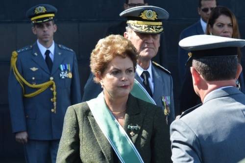 Dia do Exército - Dilma diz que Força tem 'a confiança dos brasileiros'