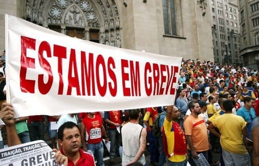 MG - Professores da redes estadual de MG entram em greve