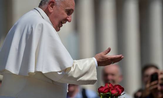Europa - Papa Francisco dedica missa matinal aos 88 anos de Bento XVI