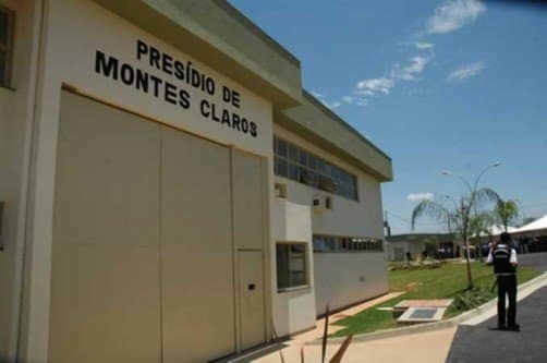 Montes Claros - PM apreende 18 celulares, chips e baterias no presidio regional de Montes Claros
