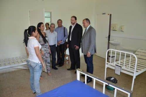Acompanhando do secretário Paulo Guedes, o diretor de Políticas e Gestão Hospitalar da Secretaria de Estado de Saúde, Danilo Matias, se reuniu com o prefeito Manoel Jorge e a equipe de gestores do hospital para uma apresentação sobre a saúde no município e os pontos críticos que precisam ser solucionados.