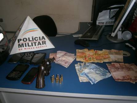 Web TV - PM prende assaltantes de loja de motocicletas em Montes Claros