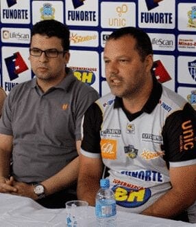 Andrey Souza e Marcelinho Ramos em coletiva de imprensa antes do início da Superliga 2014/15 (Foto: Léo Queiroz/Assessoria Funorte)