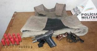 Montes Claros - PM prende suspeitos com armas, munições e colete à prova de balas em Montes Claros