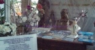 MG - Túmulo de Chico Xavier é depredado