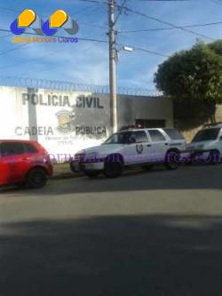 A Polícia Civil de Várzea da Palma, no Norte de Minas, conseguiu recapturar cinco dos 24 presos que fugiram da cadeia publica da cidade.