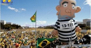 Boneco inflável de Lula fica famoso e vai viajar pelo país