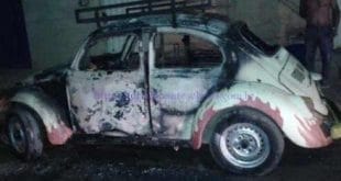 Montes Claros - Fusca é queimado no bairro Maracanã