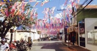 Festas de Agosto de Montes Claros - Prefeitura começa a enfeitar o centro da cidade
