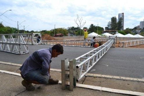 Festa Nacional do Pequi - Praça dos Jatobás está sendo preparada para receber o evento
